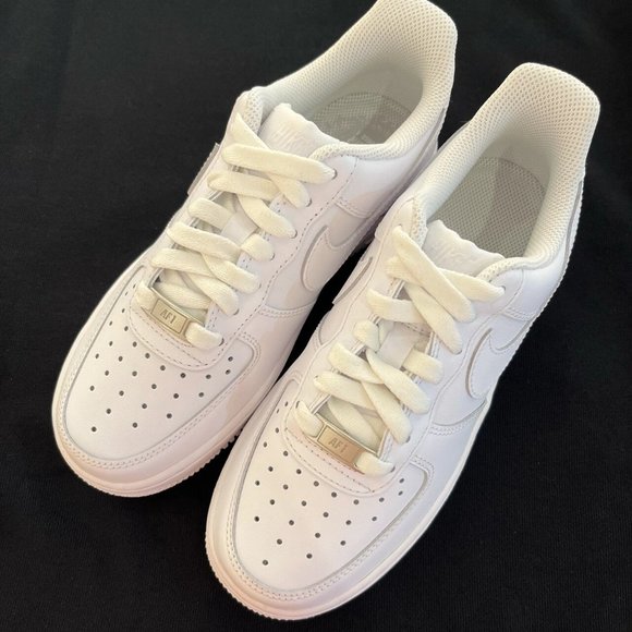 Nike shoes - Picture 2 of 5